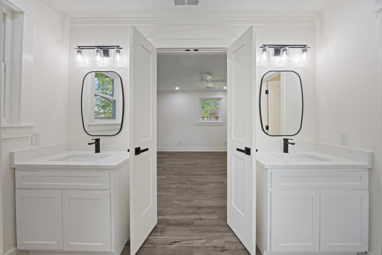 1328 Hermitage Avenue Photo 19