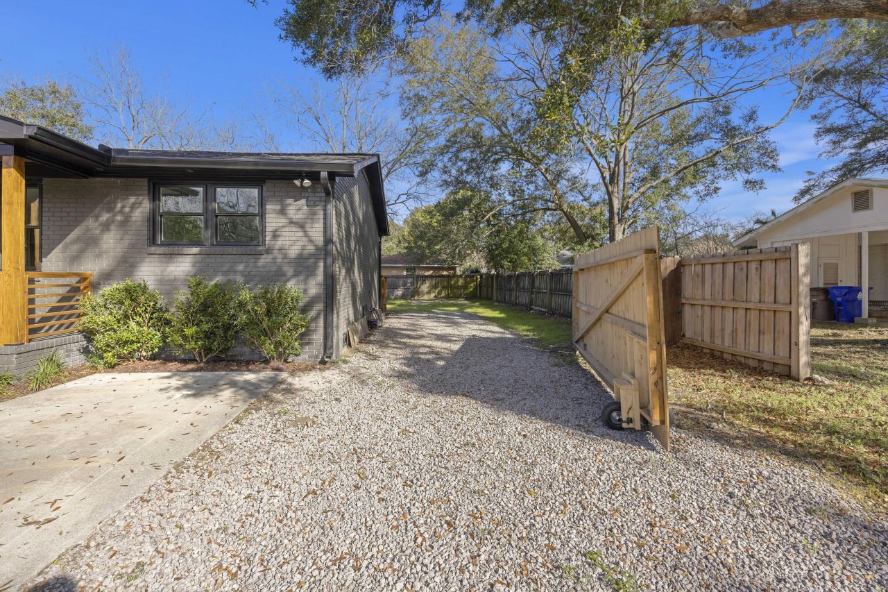 1328 Hermitage Avenue Photo 5