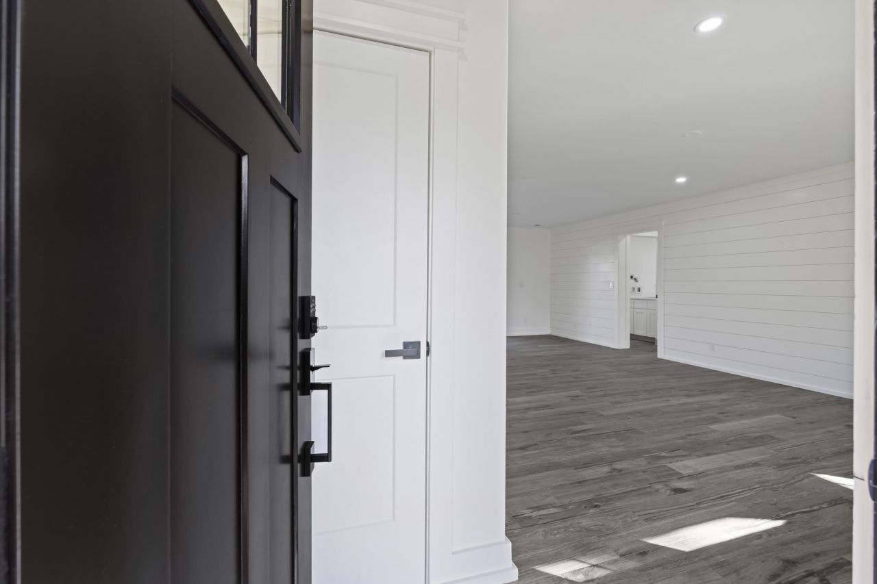 1328 Hermitage Avenue Photo 8