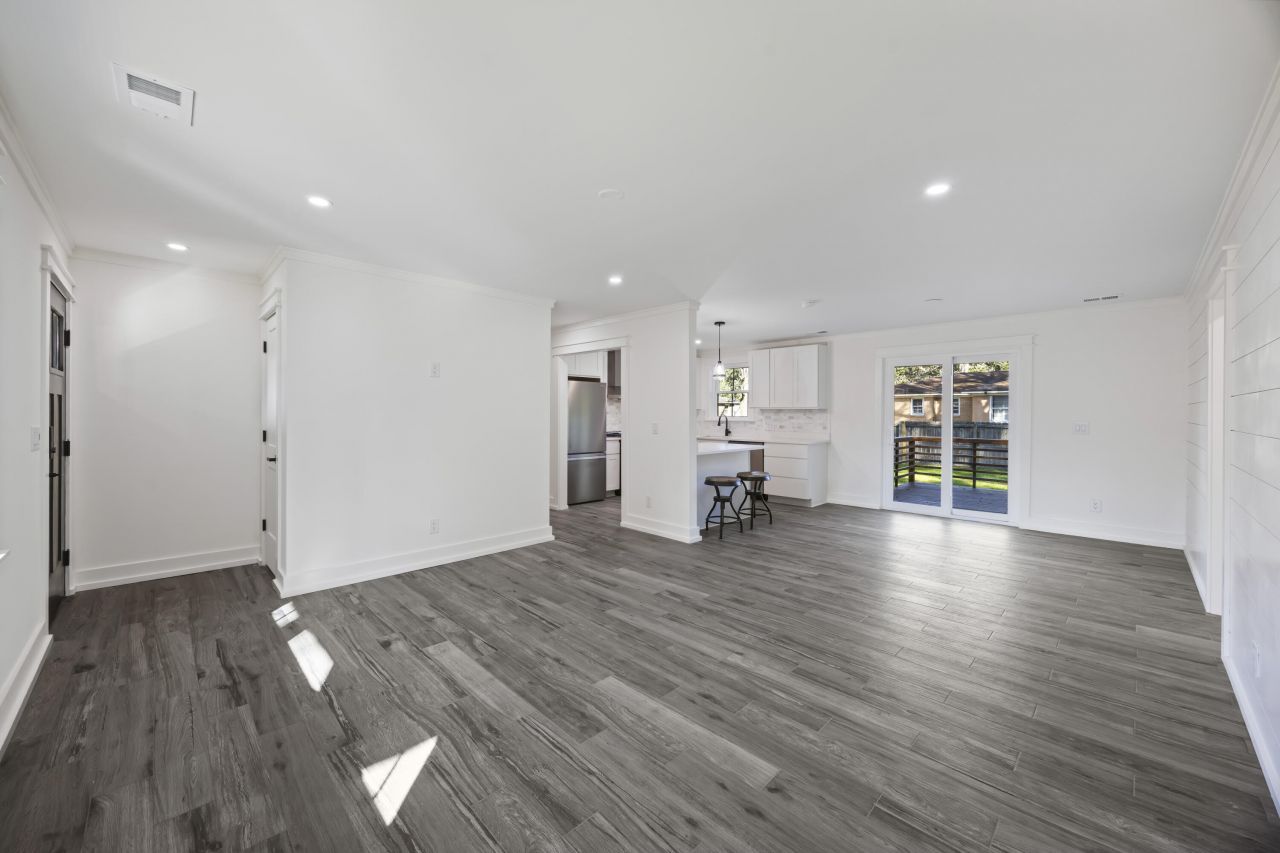 1328 Hermitage Avenue Photo 9