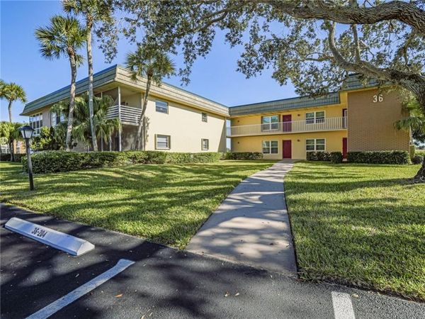 36 Vista Gardens Trail, Unit 103, Vero Beach, FL 32962