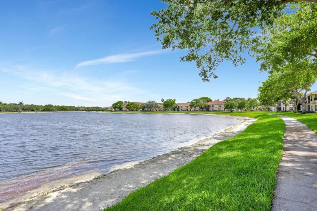 2850 Carambola Circle S, Unit 19121, Coconut Creek, FL 33066 Photo