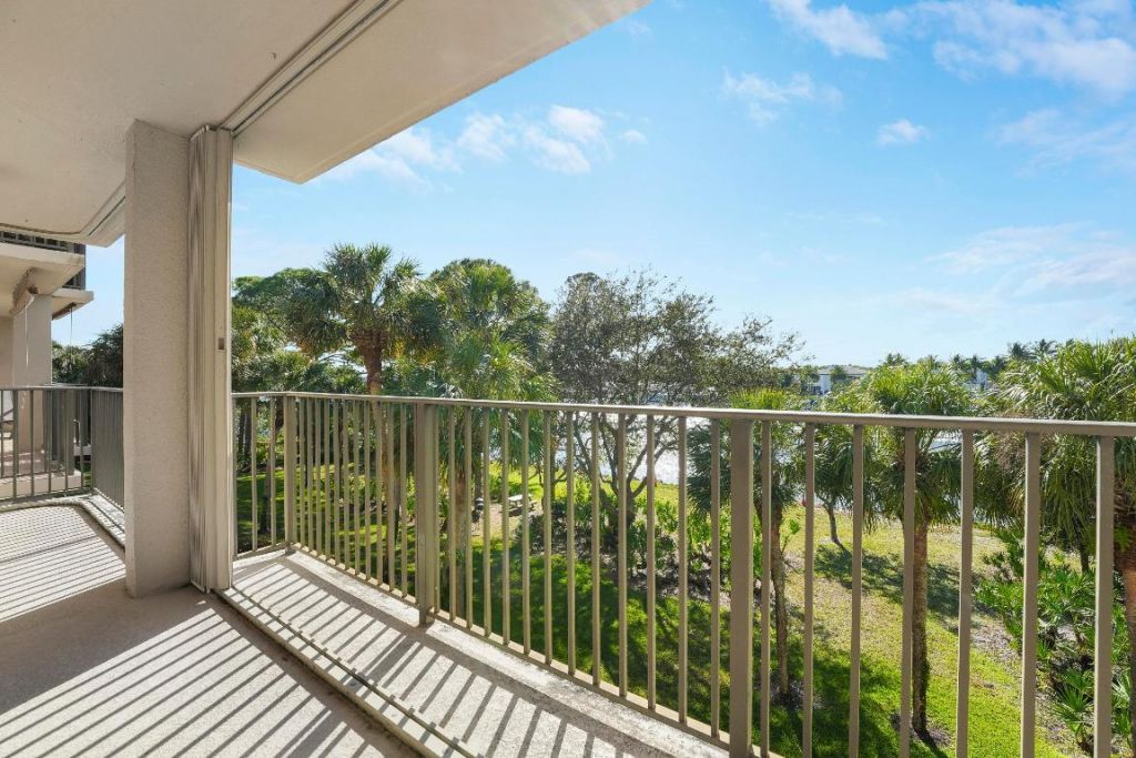 1001 Seafarer Circle, Unit 305, Jupiter, FL 33477 Photo