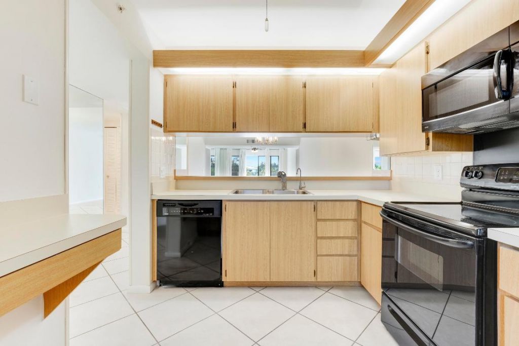 1001 Seafarer Circle, Unit 305, Jupiter, FL 33477 Photo