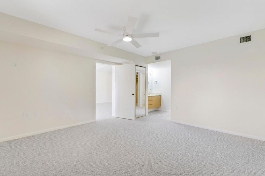 1001 Seafarer Circle, Unit 305, Jupiter, FL 33477 Photo