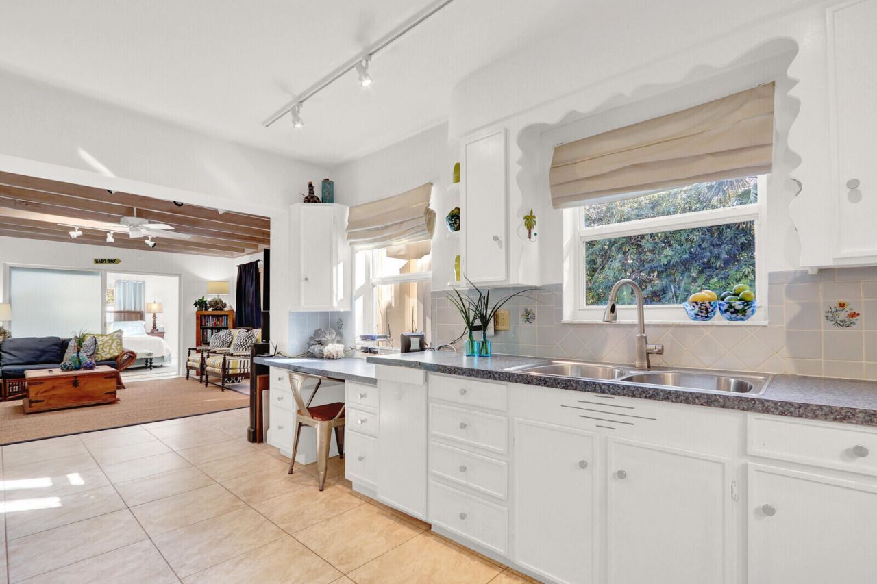 324 Blossom Lane, Palm Beach Shores, FL 33404 Photo