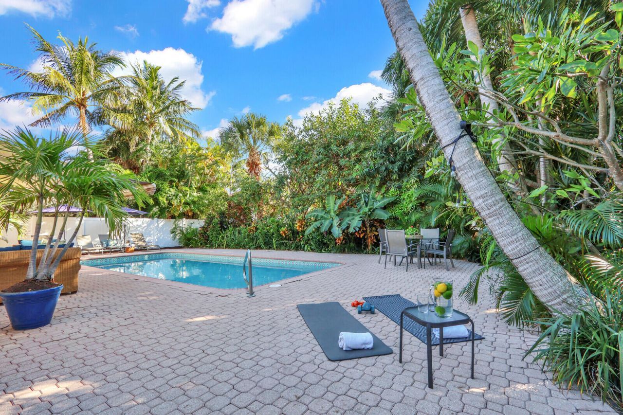 324 Blossom Lane, Palm Beach Shores, FL 33404 Photo