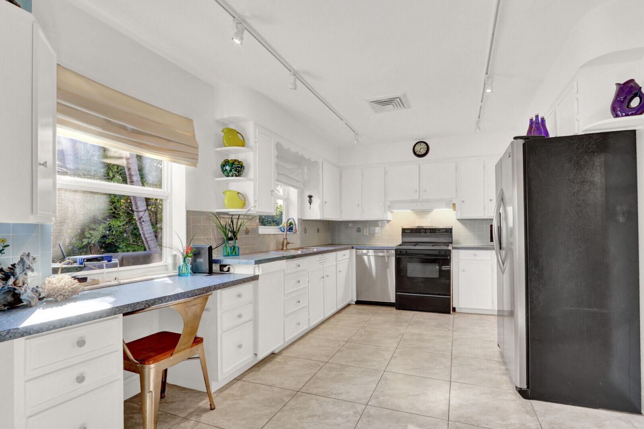 324 Blossom Lane, Palm Beach Shores, FL 33404 Photo