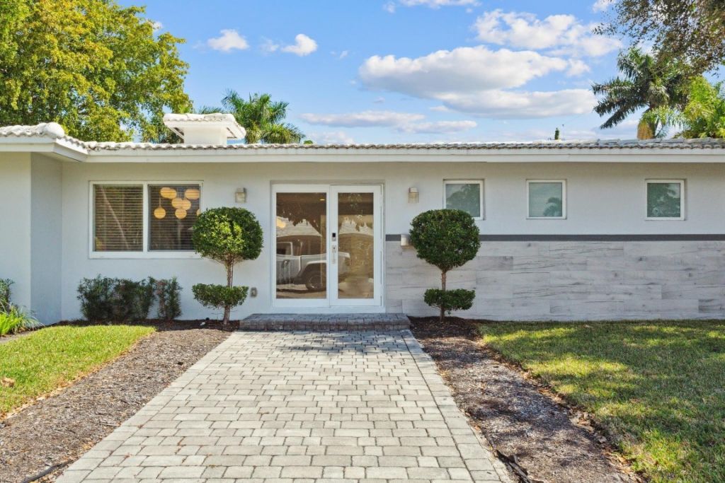 2020 N Victoria Park Rd, Fort Lauderdale, FL 33305 Main Photo