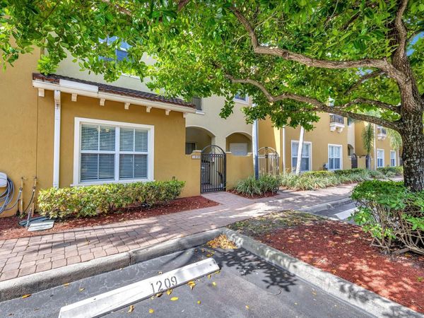 2851 W Prospect Road, Unit 1209, Tamarac, FL 33309