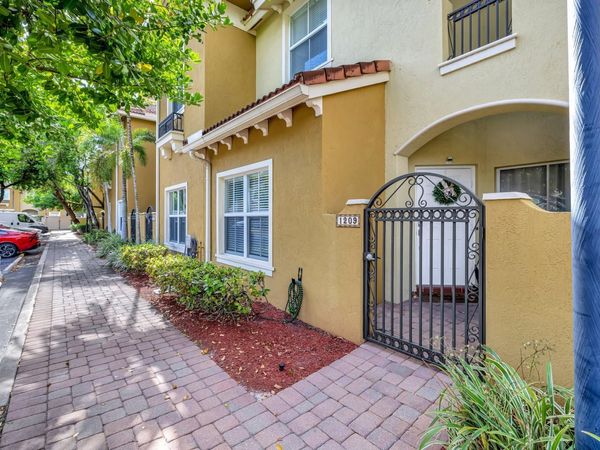 2851 W Prospect Road, Unit 1209, Tamarac, FL 33309
