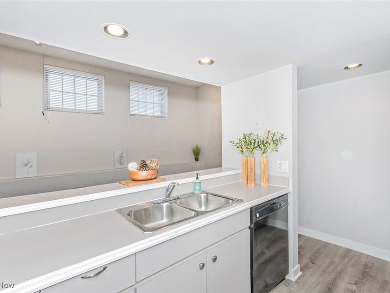 2043 Random Road, Unit 9, Cleveland, OH 44106 Photo 10