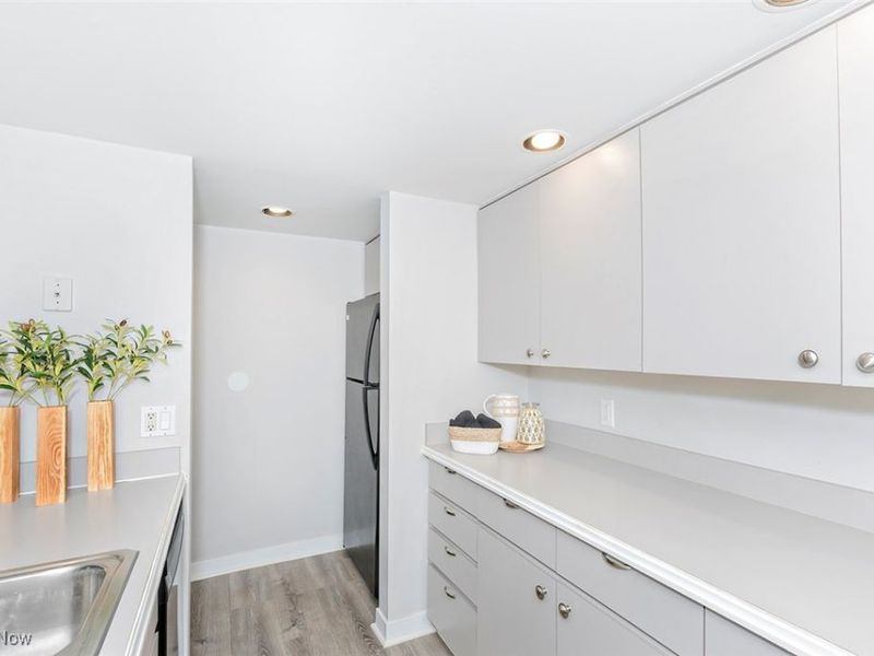 2043 Random Road, Unit 9, Cleveland, OH 44106 Photo 11