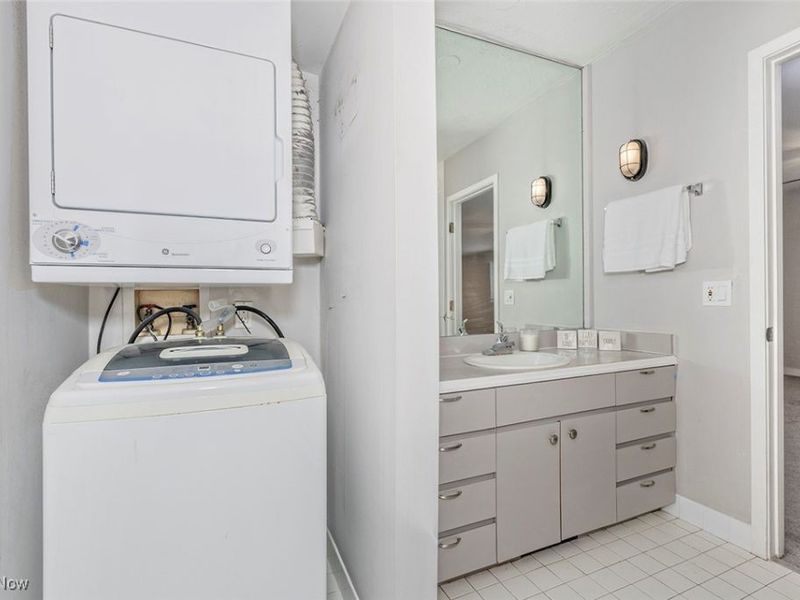 2043 Random Road, Unit 9, Cleveland, OH 44106 Photo 17