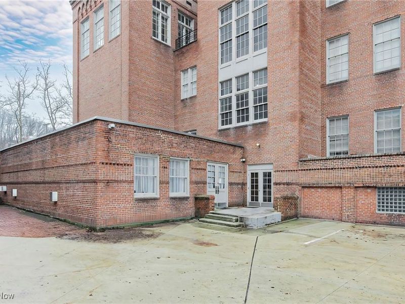 2043 Random Road, Unit 9, Cleveland, OH 44106 Photo 32