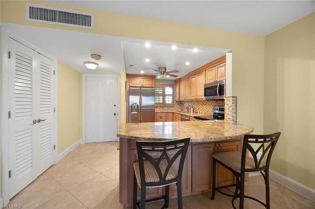 41 High Point Cir S, Unit 107, Naples, FL 34103 Photo