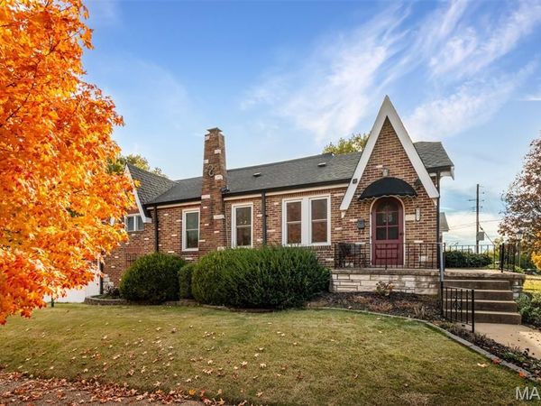 3892 Kingsland Court, St Louis, MO 63116