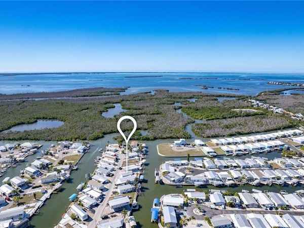 3904 Dewberry LN, ST. JAMES CITY, FL 33956