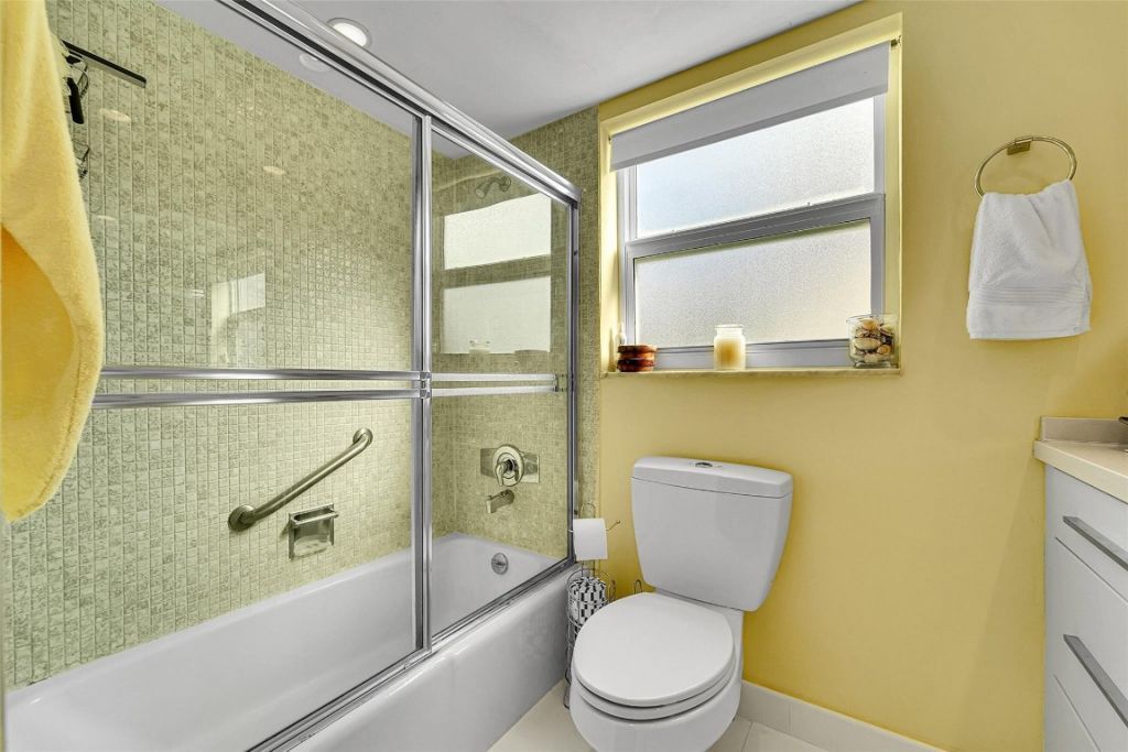 3050 NE 48th Court, Unit 206, Lighthouse Point, FL 33064 Photo