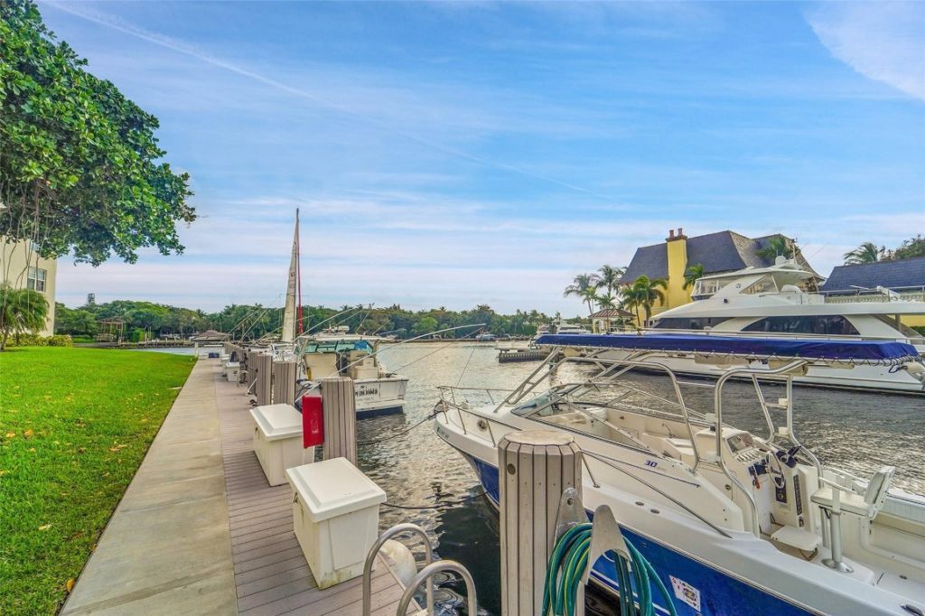 3050 NE 48th Court, Unit 206, Lighthouse Point, FL 33064 Photo