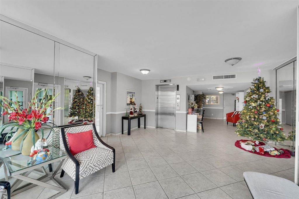 3050 NE 48th Court, Unit 206, Lighthouse Point, FL 33064 Photo