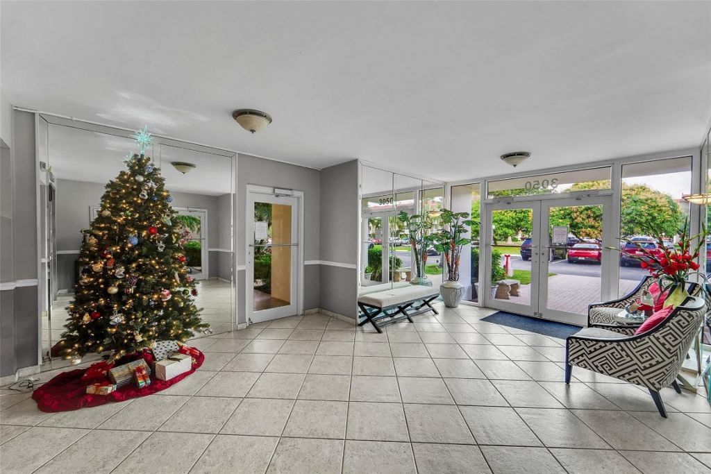 3050 NE 48th Court, Unit 206, Lighthouse Point, FL 33064 Photo