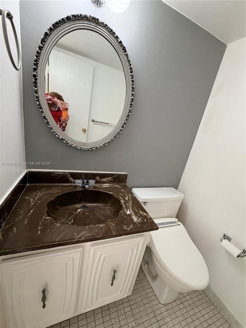 800 Parkview Dr, Unit 303, Hallandale Beach, FL 33009 Photo