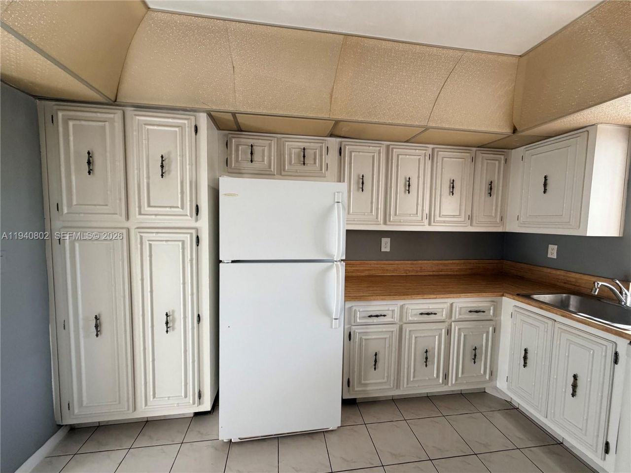 800 Parkview Dr, Unit 303, Hallandale Beach, FL 33009 Photo