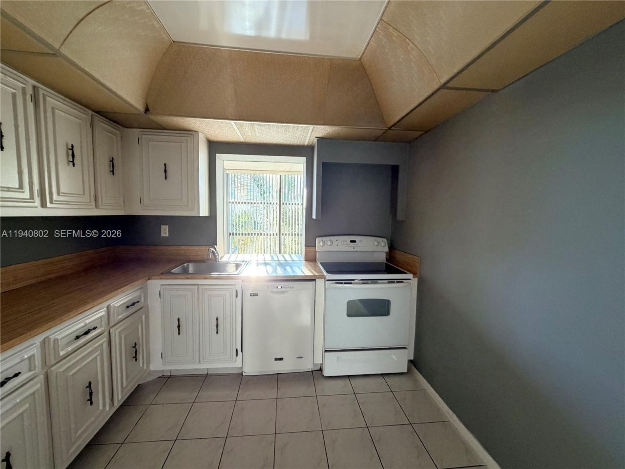 800 Parkview Dr, Unit 303, Hallandale Beach, FL 33009 Photo