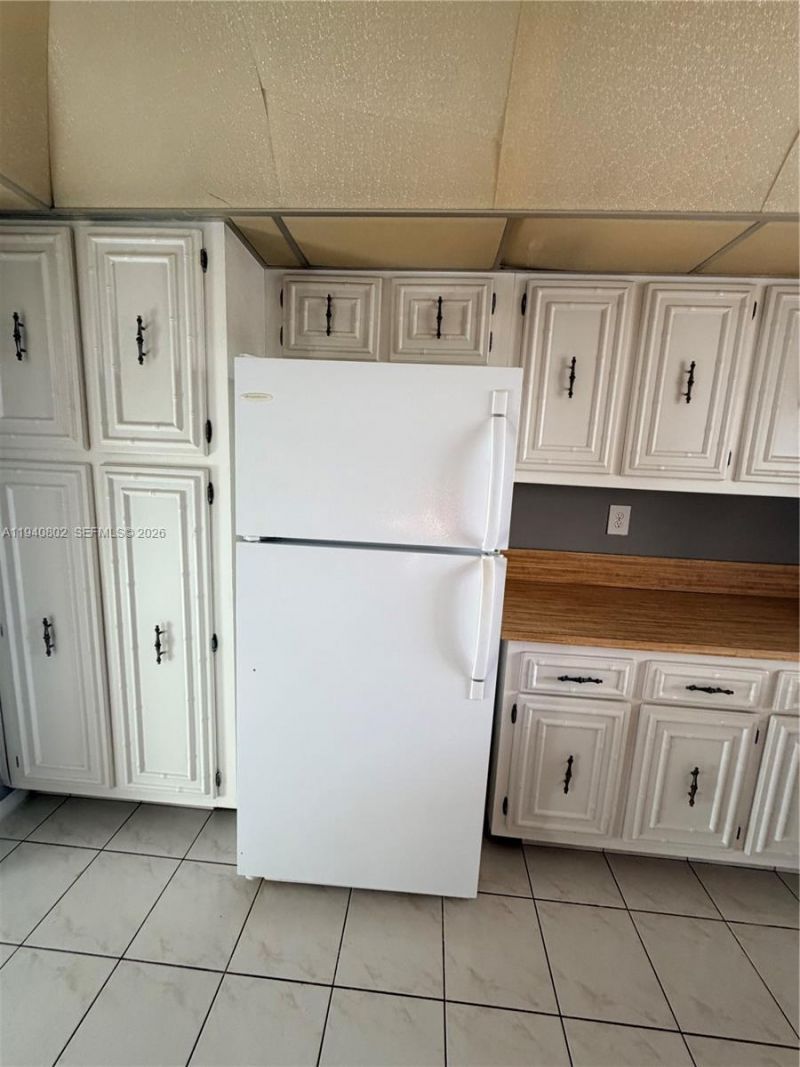 800 Parkview Dr, Unit 303, Hallandale Beach, FL 33009 Photo