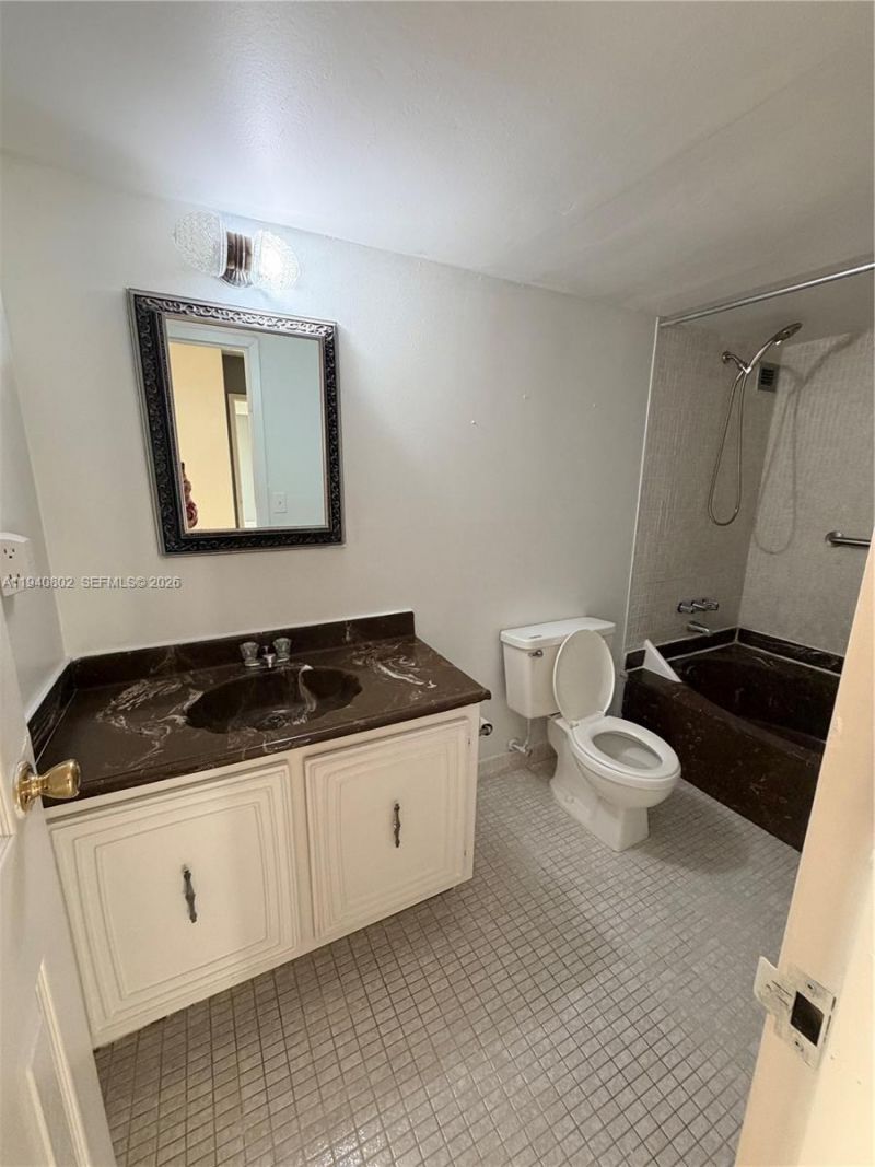 800 Parkview Dr, Unit 303, Hallandale Beach, FL 33009 Photo