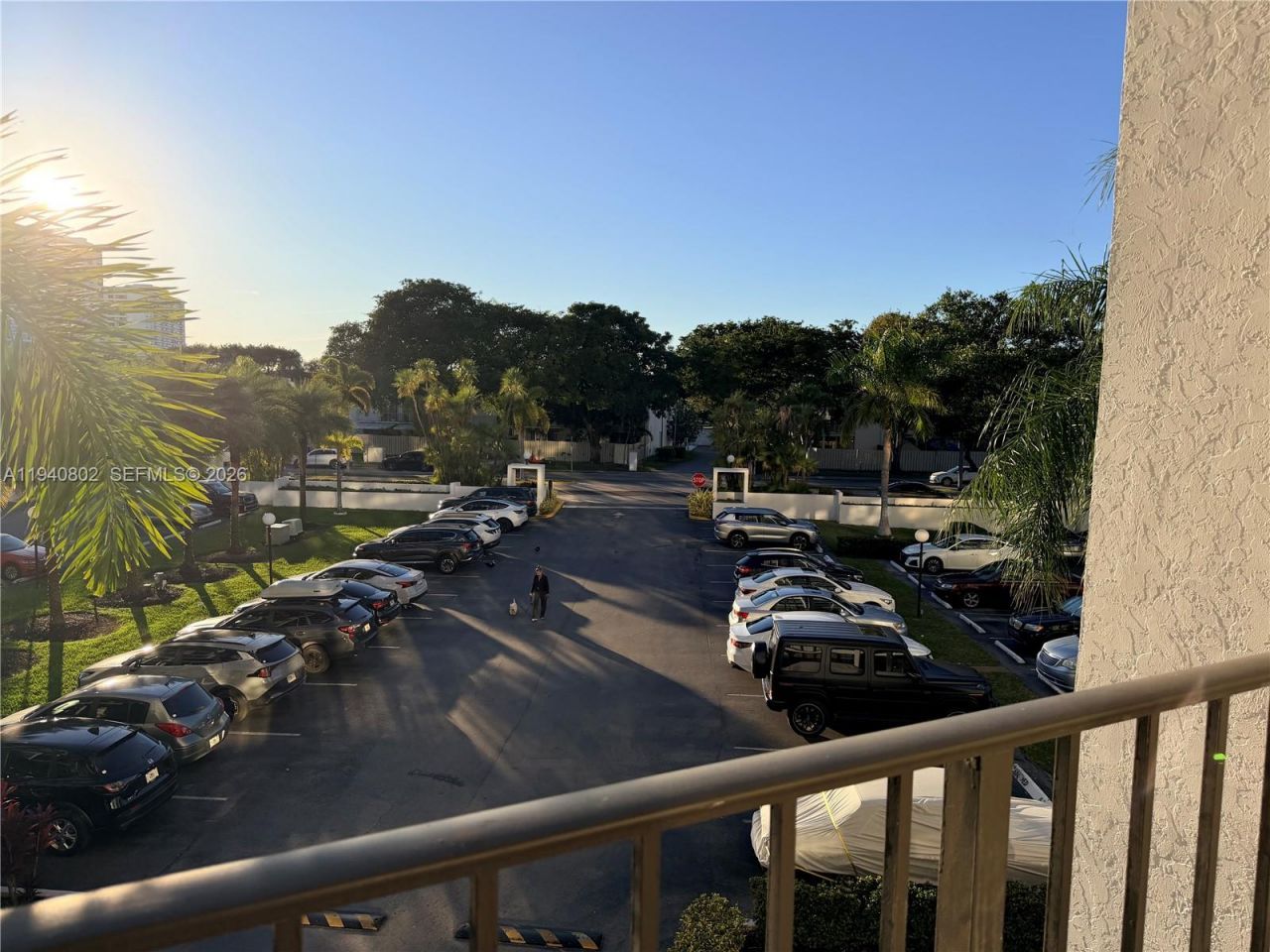 800 Parkview Dr, Unit 303, Hallandale Beach, FL 33009 Photo