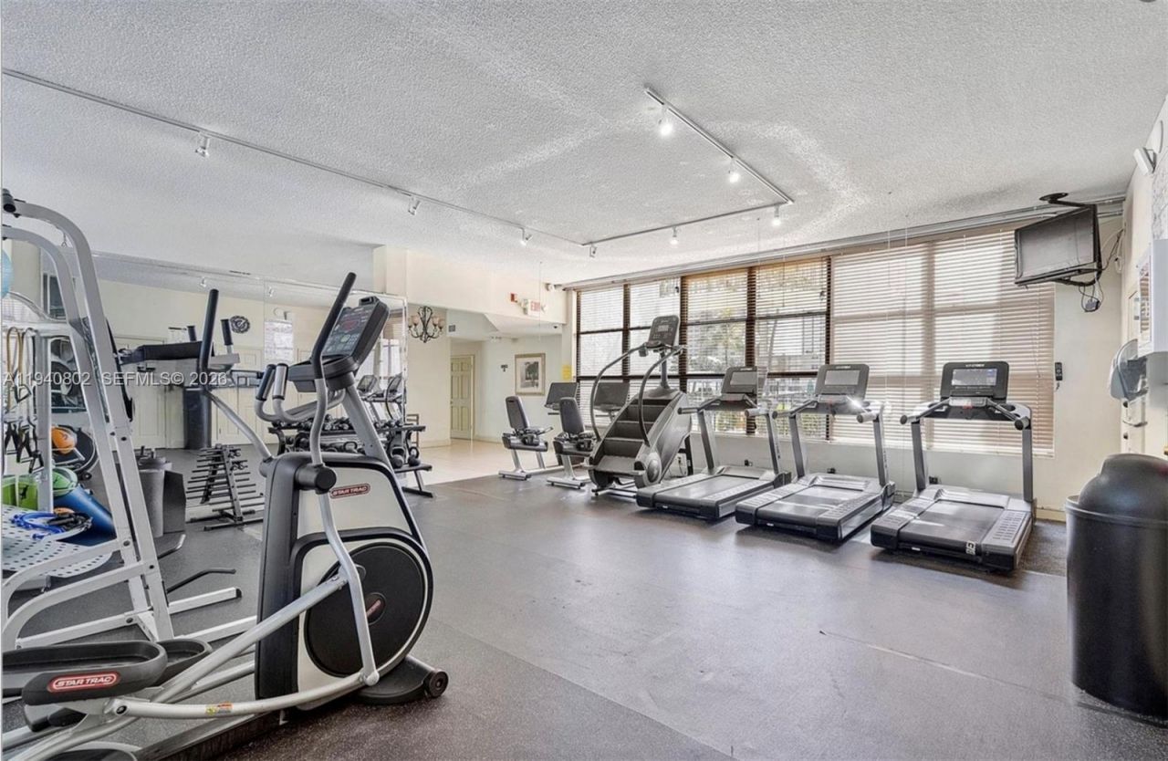 800 Parkview Dr, Unit 303, Hallandale Beach, FL 33009 Photo