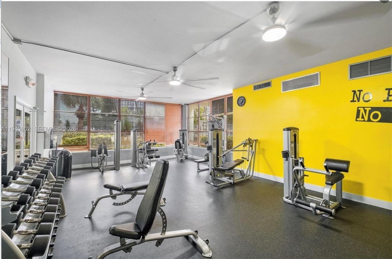 800 Parkview Dr, Unit 303, Hallandale Beach, FL 33009 Photo