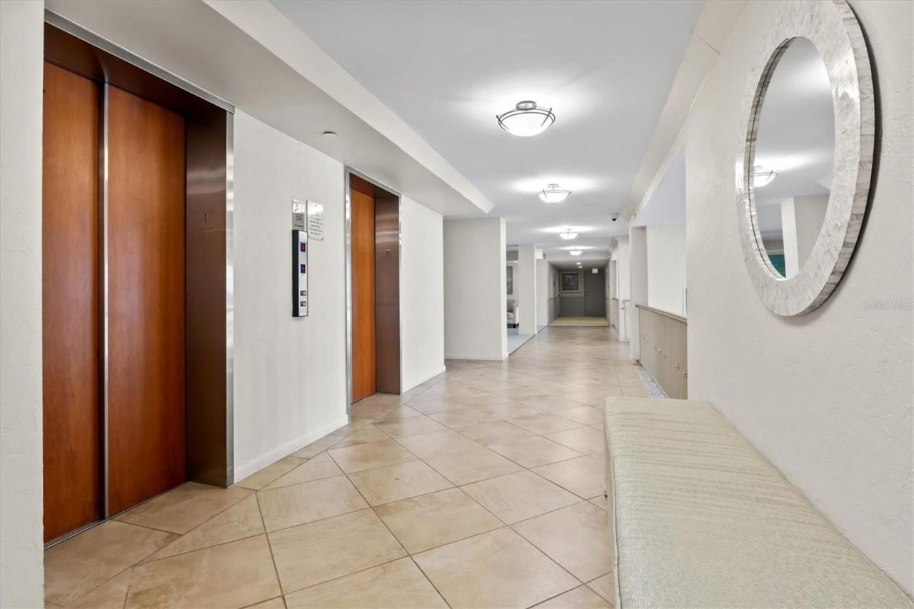 707 S Gulfstream Avenue, Unit 906, Sarasota, FL 34236 Photo