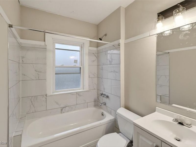 8204 Bancroft Avenue, Unit 8206, Cleveland, OH 44105 Photo 12