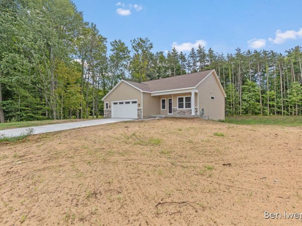 9026 Weston Drive, Coopersville, MI 49404