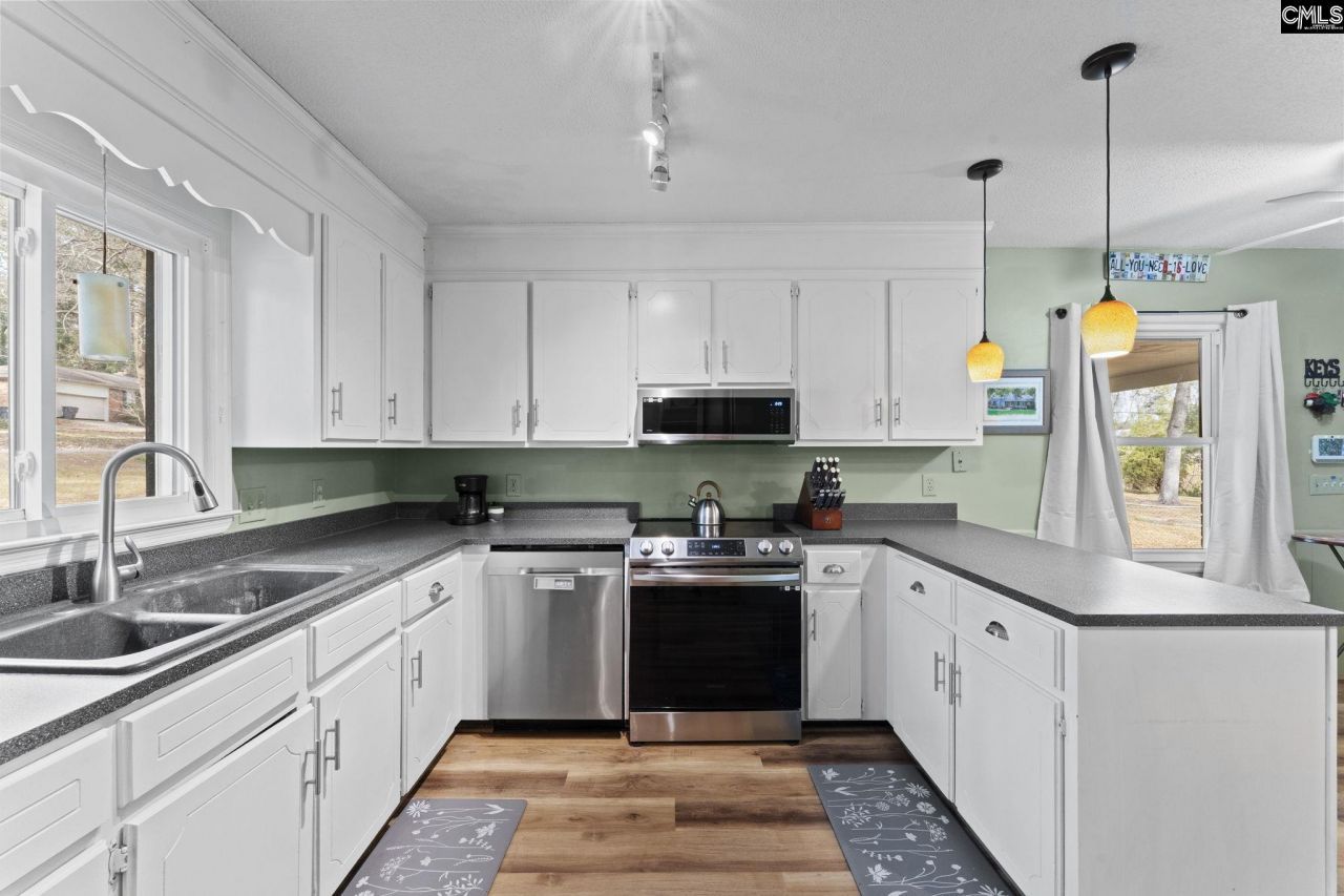 2828 Woodland Hills Street E Photo 4