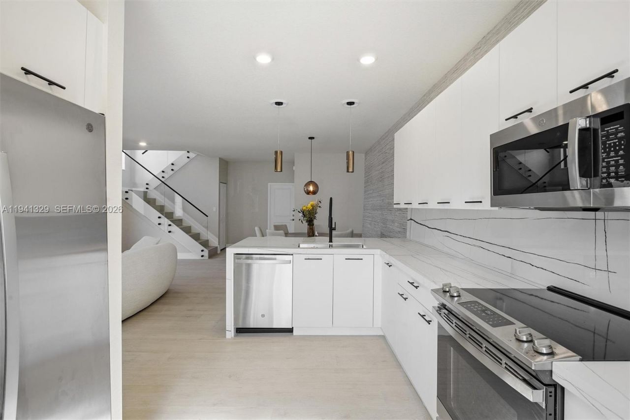 4250 NW 83rd Ave, Doral, FL 33166 Photo