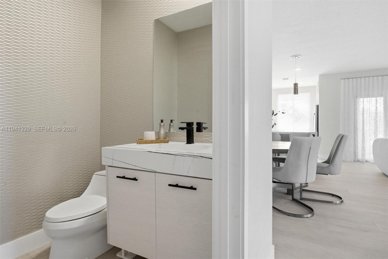 4250 NW 83rd Ave, Doral, FL 33166 Photo