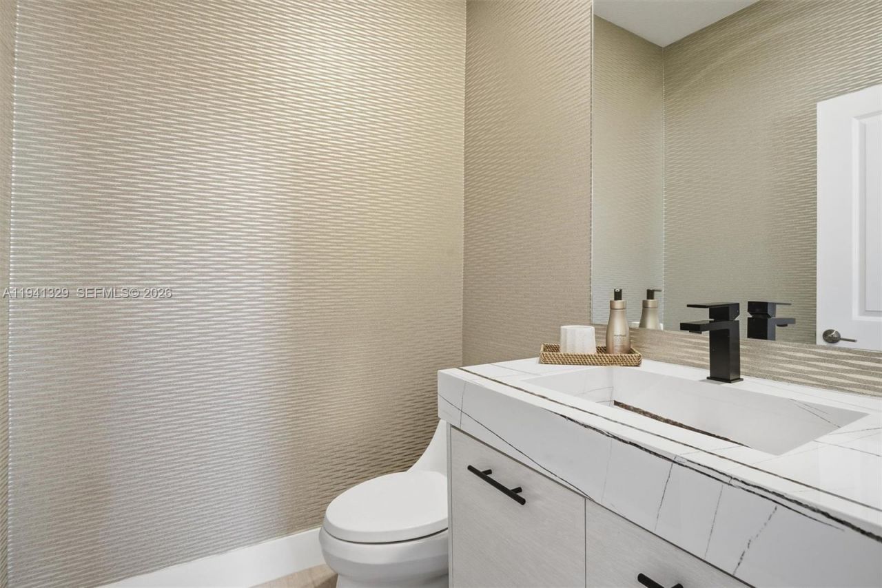 4250 NW 83rd Ave, Doral, FL 33166 Photo