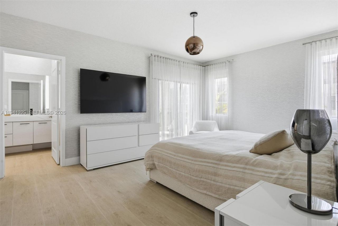 4250 NW 83rd Ave, Doral, FL 33166 Photo