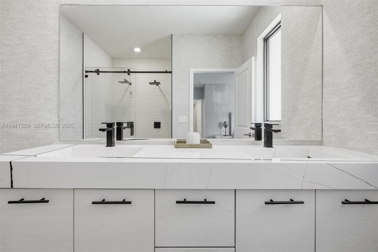 4250 NW 83rd Ave, Doral, FL 33166 Photo