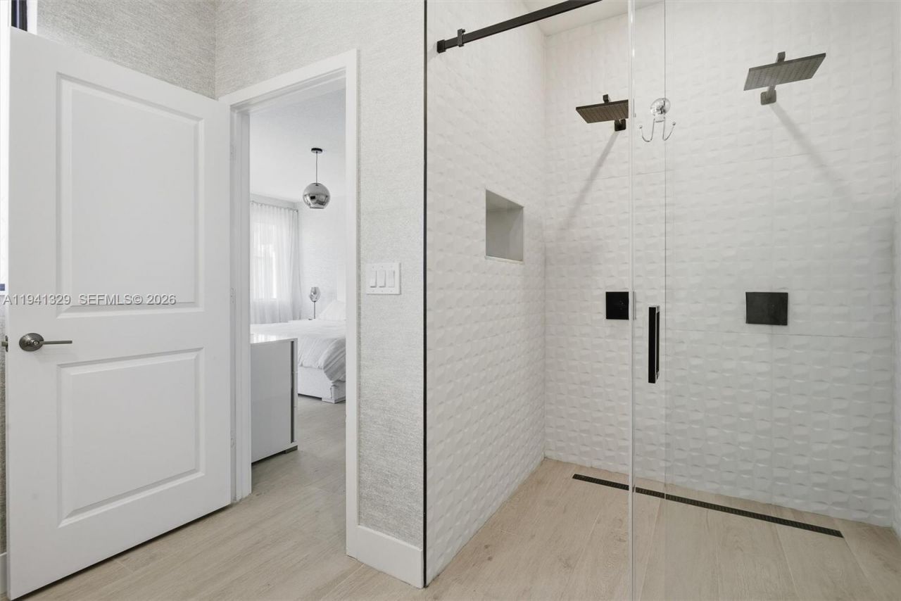 4250 NW 83rd Ave, Doral, FL 33166 Photo