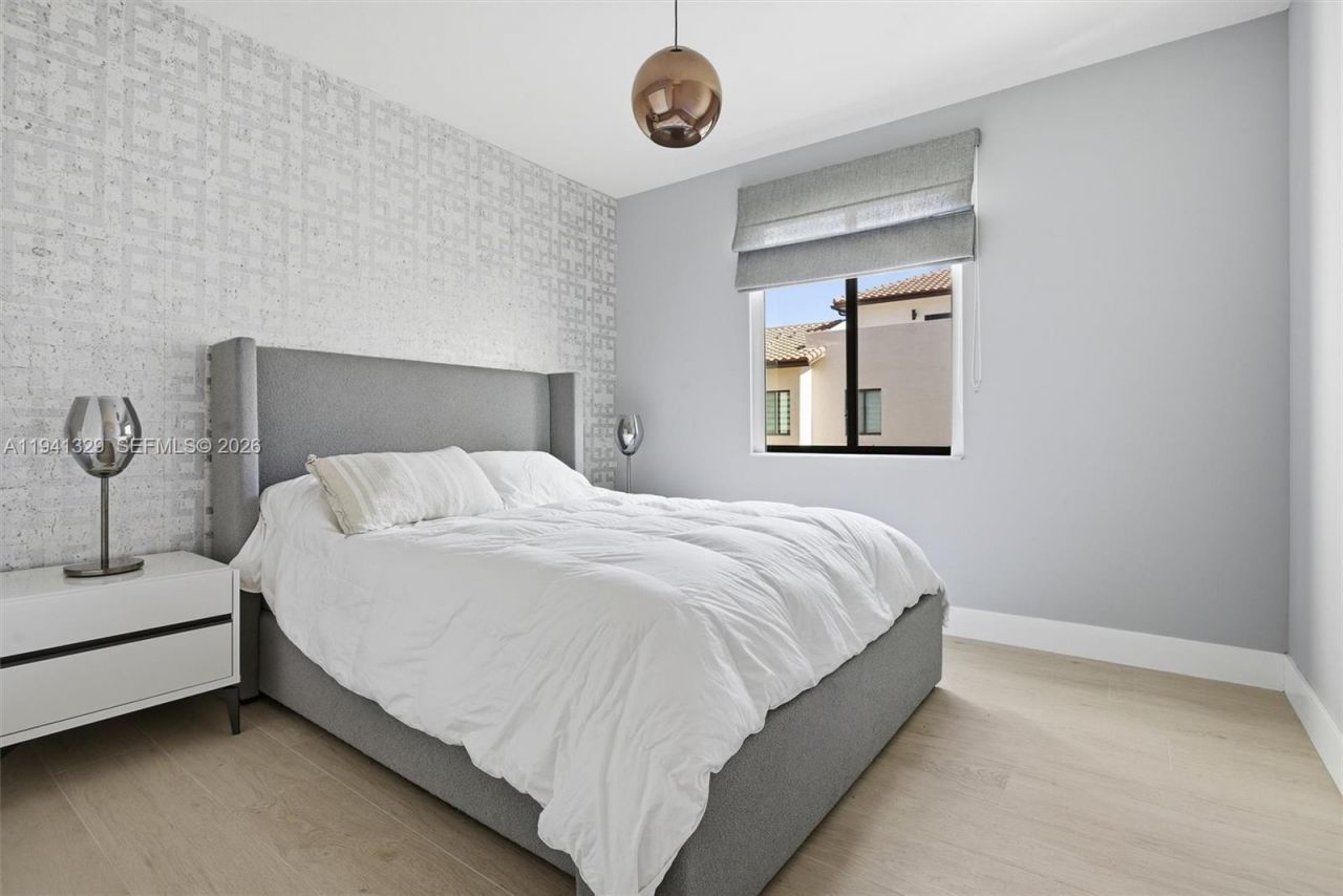 4250 NW 83rd Ave, Doral, FL 33166 Photo