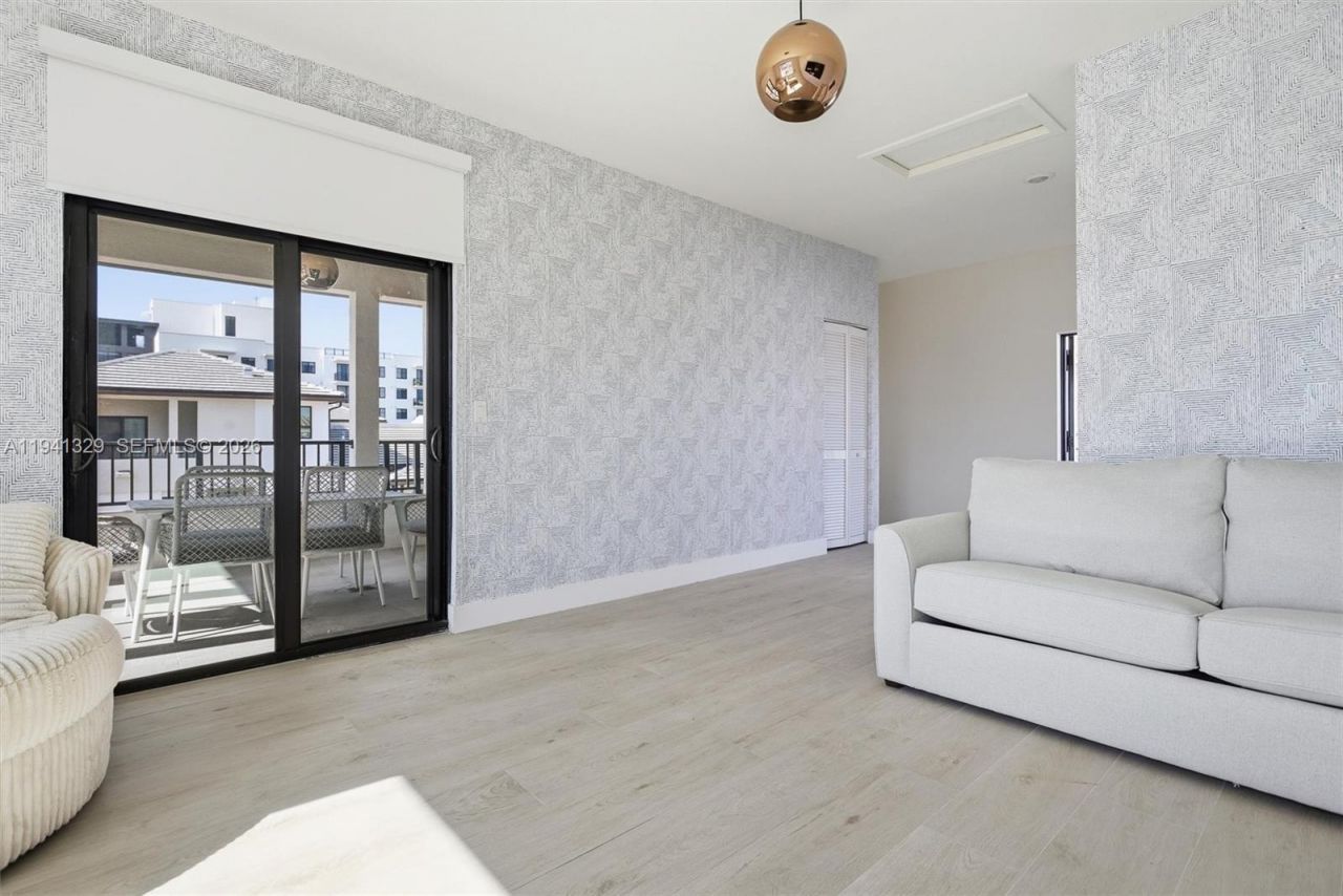 4250 NW 83rd Ave, Doral, FL 33166 Photo