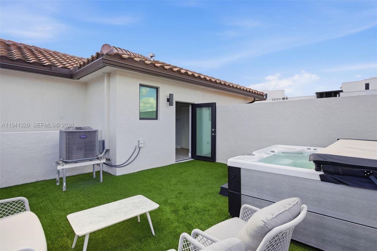 4250 NW 83rd Ave, Doral, FL 33166 Photo