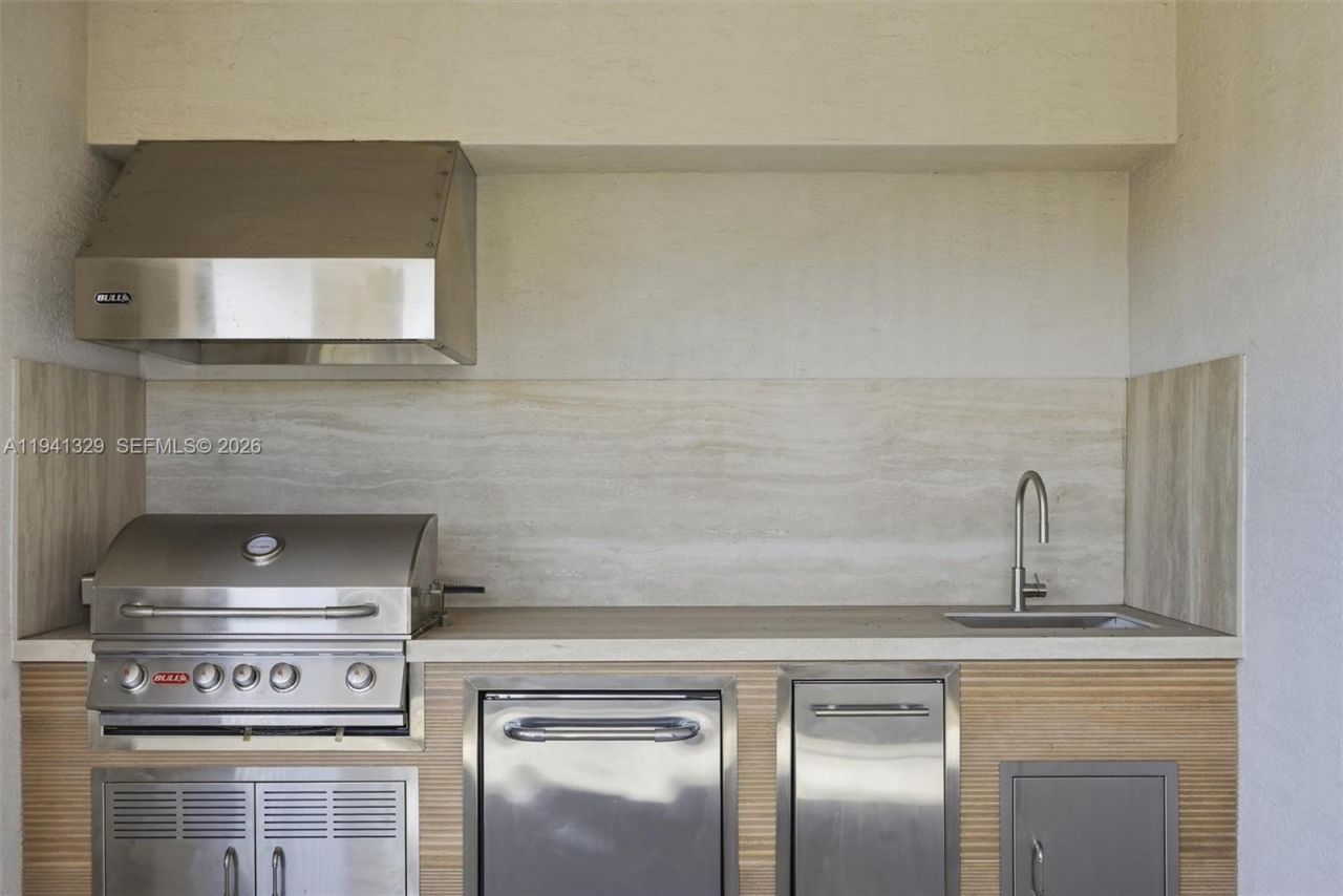 4250 NW 83rd Ave, Doral, FL 33166 Photo