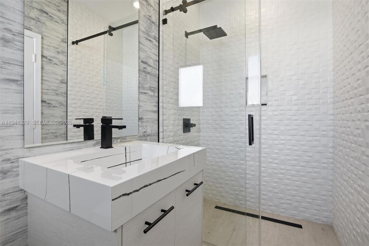 4250 NW 83rd Ave, Doral, FL 33166 Photo