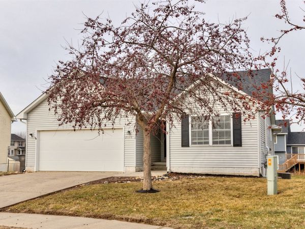 2536 Riverwoods Avenue, Des Moines, IA 50320